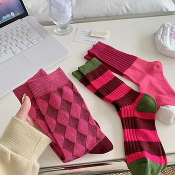 1 чифт Женски розово-червени Чорапи на райета с решетка Средна височина Хлопчатобумажный материал Есен Зима INS Дамски ластични чорапи