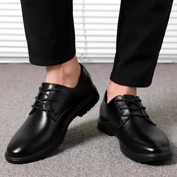 Мъжка кожена ежедневни обувки на открито, удобна висококачествена и модерна мека домашна нескользящая обувки на равна подметка, трендови мокасини, големи размери 38-47