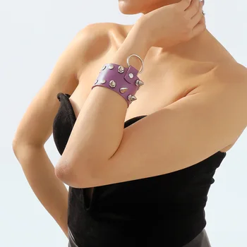 Индивидуален гривна от изкуствена кожа с остри нитове за жени, пънк-готически багаж преувеличен Секси Гривна с отложено във формата на Кръг, Фестивални украса