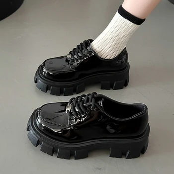 Дамски oxfords от лачена кожа на платформа, 2023, Есенна ежедневни Дамски обувки на плоска подметка с шнур, черни обувки с дебела подметка в стил колеж