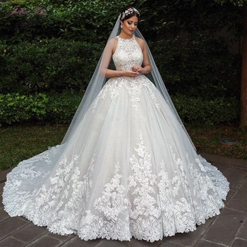Porfirio Kui, Луксозна Бална рокля с деколте Лодка, Сватбена рокля с цип, на копчета в параклиса, Сватбена рокля
