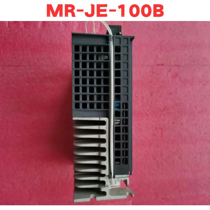 Използваното устройство MR-JE-100B MR JE 100B тествана е нормално