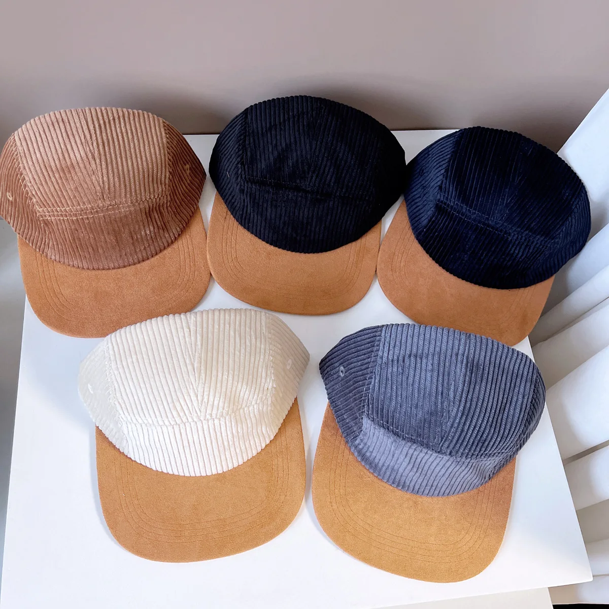 Корейската широка периферия вельветовая бейзболна шапка, есенен дамски мъжки шапка за двойки в контрастен цвят, студентски минималистичная зимни бейзболна шапка