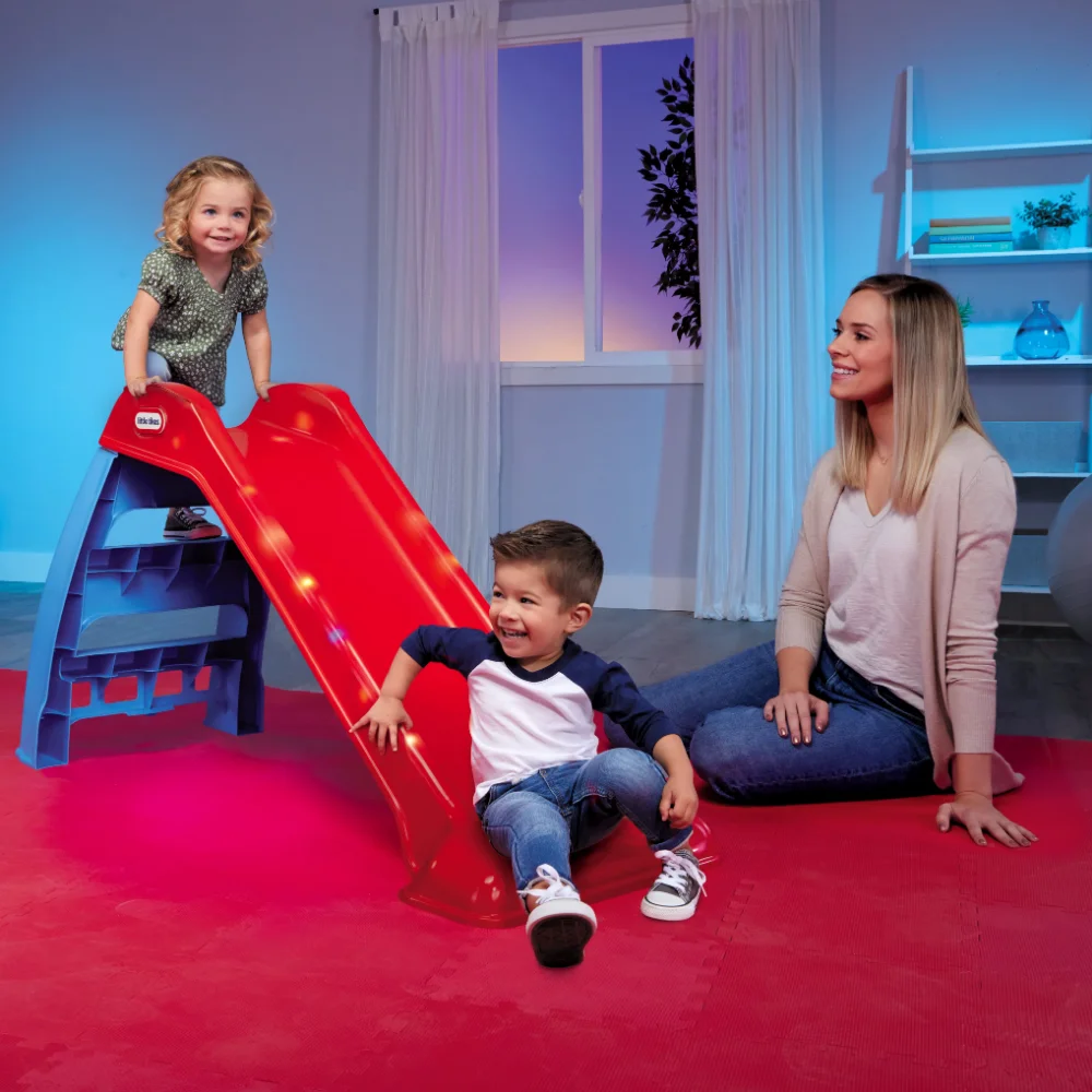Първата пързалка с подсветка, пързалка за детската площадка на открито, сгъване за лесно съхранение, червена и синя
